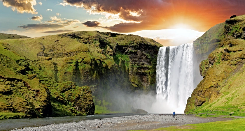 vodopád a západ slunce waterfall and sunset