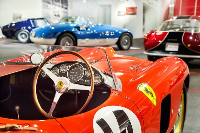 Vintage Ferarri červené auto veterán