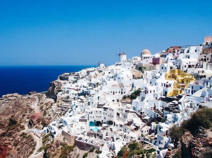 Výhled na město na ostrově Santorini