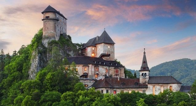 1oravsky-hrad_s_25449208-min