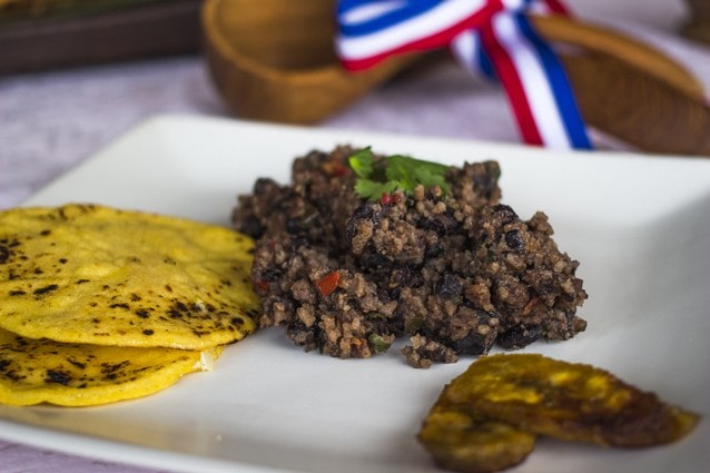 Gallo Pinto s tortillou. Kostarika, jídlo